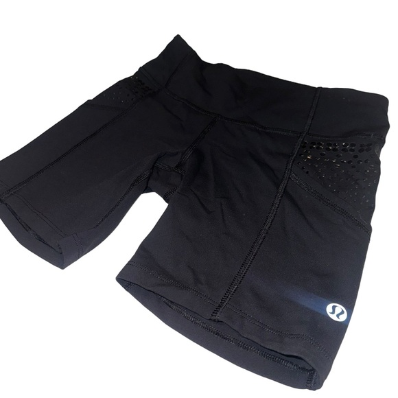 Lululemon Run: Shorty Short Black Shorts size 2 - Picture 3 of 17